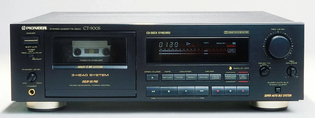Vintage Pioneer CT-900S cassette deck with 3 recording heads, a classic piece of analog audio gear