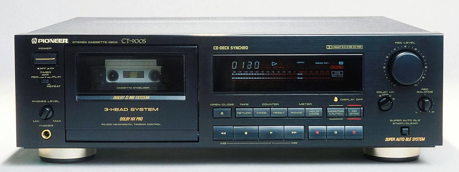 Vintage Pioneer CT-900S cassette deck with 3 recording heads, a classic piece of analog audio gear