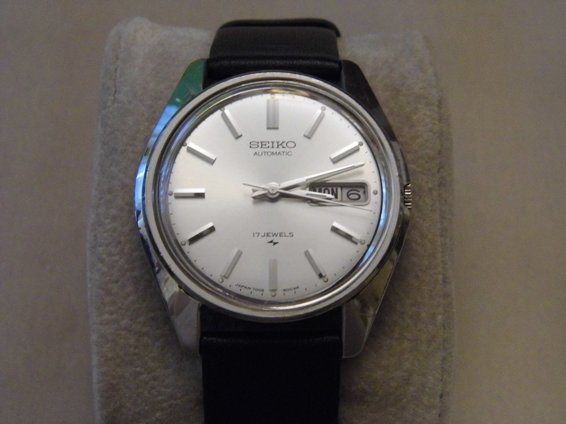 A vintage Seiko 17-jewel automatic wristwatch
